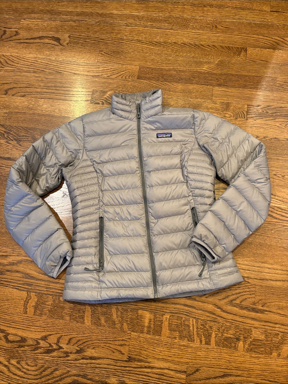 Patagonia Women's Down Sweater Quilted Down Puffer Jacket, s